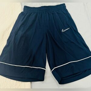Men’s Nike Basket ball shorts, Dry Fit. size M, used. Color Navy. 2 pockets.